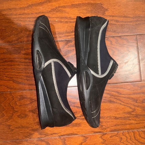 Privo by Clarks women’s slip on Shoes black comfortable sneakers flats zipper - Picture 9 of 12